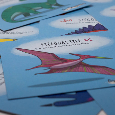 Cartes d’apprentissage actives sur le thème des dinosaures (ptérodactyle, stégosaure) bilingues pour motricité globale et jeu actif dès 2 ans