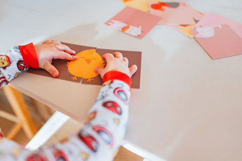 Cartes d'apprentissage des animaux de la ferme avec des mouvements pour faire des pauses actives incluant des casse-tête de 2 morceaux