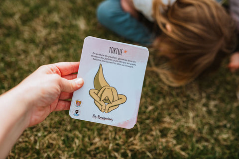 Cartes de yoga pour enfant de la posture de la tortue de Les Bougeottes