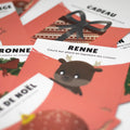 Carte d’apprentissage active bilingues Noël (cadeau, renne, boule) dès 2 ans pour pauses actives debout.