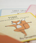 Carte de gymnastique illustrée du mouvement “piqué” avec un renard, outil éducatif québécois pour encourager l’activité physique des enfants.
