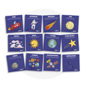 Collection de cartes d'apprentissage sur l'espace en français avec des mouvements pour travailler les notions spatiales chez l'enfant (fusée, astronaute, météorite, lune, nuages)