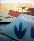 Livre interactif dinosaures Les Bougeottes, page ouverte sur traces de dinosaures avec carte active associée.