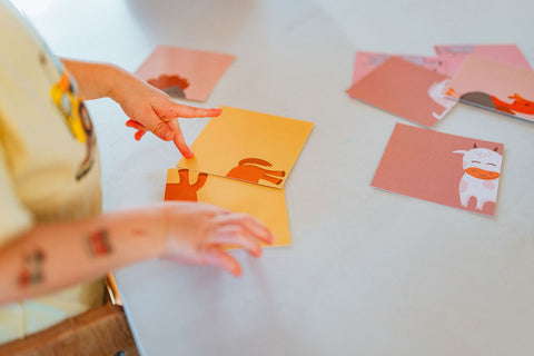 Cartes d'apprentissage des animaux de la ferme avec des mouvements pour faire des pauses actives incluant des casse-tête de 2 morceaux