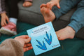 Cartes d’apprentissage sur le thème des dinosaures bilingues pour faire des pauses actives dès 2 ans de Les Bougeottes